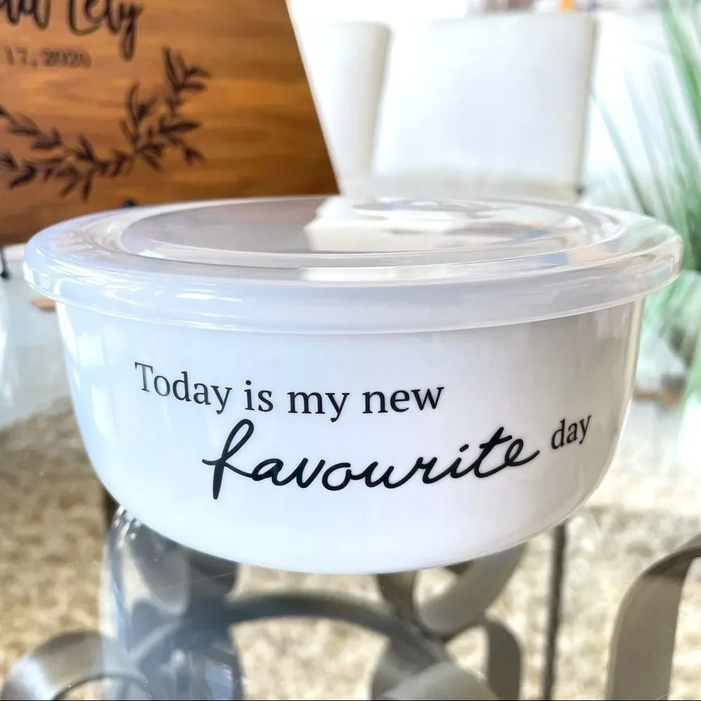 NWT Disney 2 Pc Winnie the Pooh Ceramic White Vented Food container 2 Pieces Set